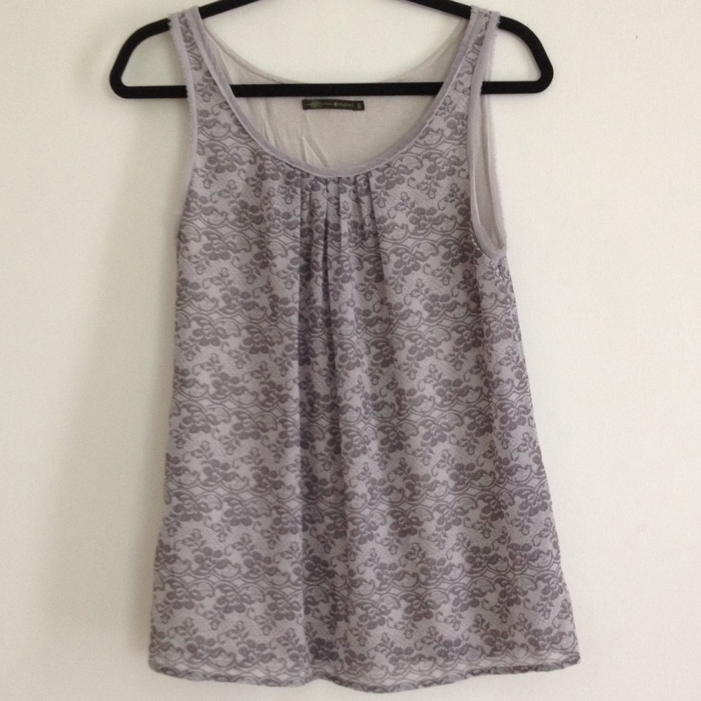Size S sleeveless top. Very soft feel when on.