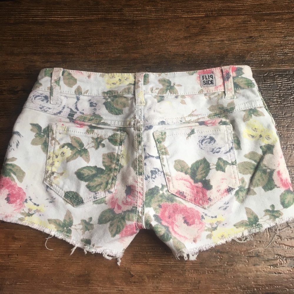 Shorts - Picture 2 of 4