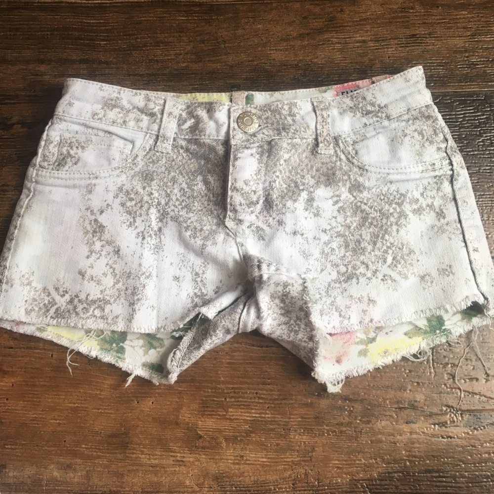 Shorts - Picture 3 of 4