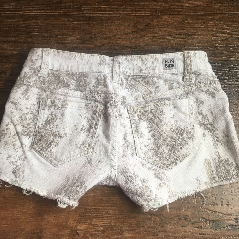 Shorts - Picture 4 of 4