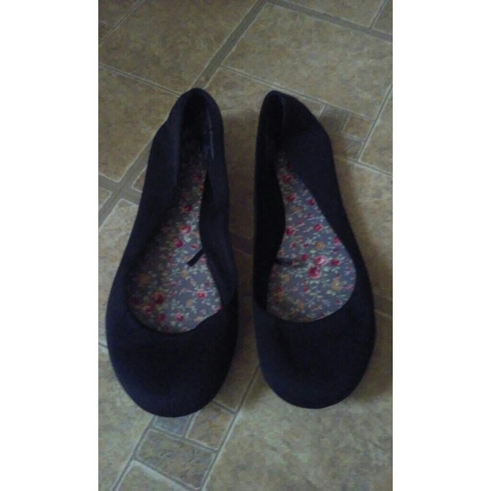 9 W Black flats