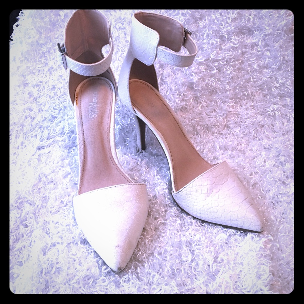 White Snakeskin Pointy Heel