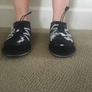 Black and White low rise Pakems boots