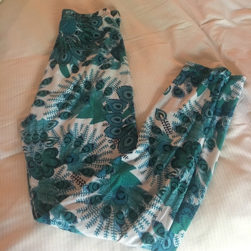 EUC leggings. Turquoise peacocks