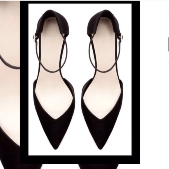 Pointed toe heel with strap - Picture 2 of 8