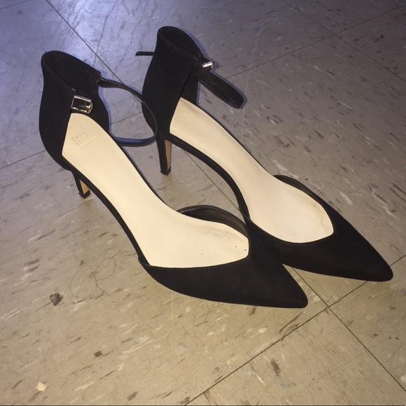 Pointed toe heel with strap - Picture 3 of 8