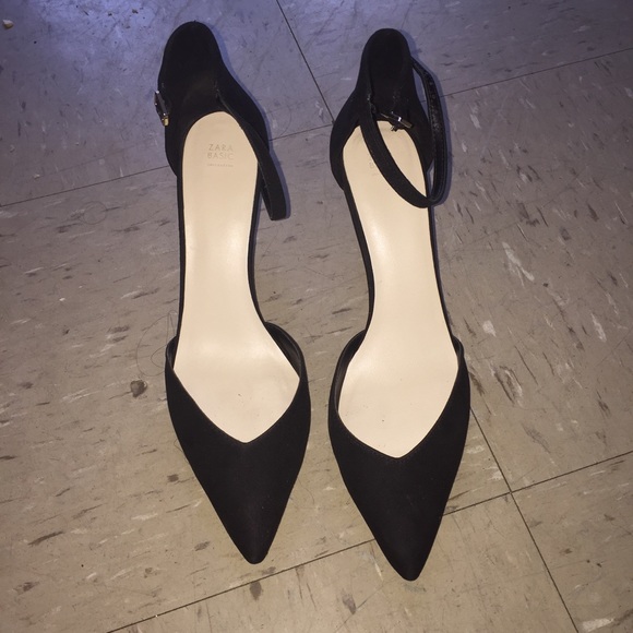 Pointed toe heel with strap - Picture 4 of 8