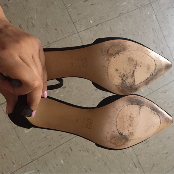 Pointed toe heel with strap - Picture 6 of 8