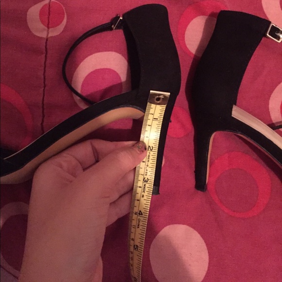 Pointed toe heel with strap - Picture 8 of 8