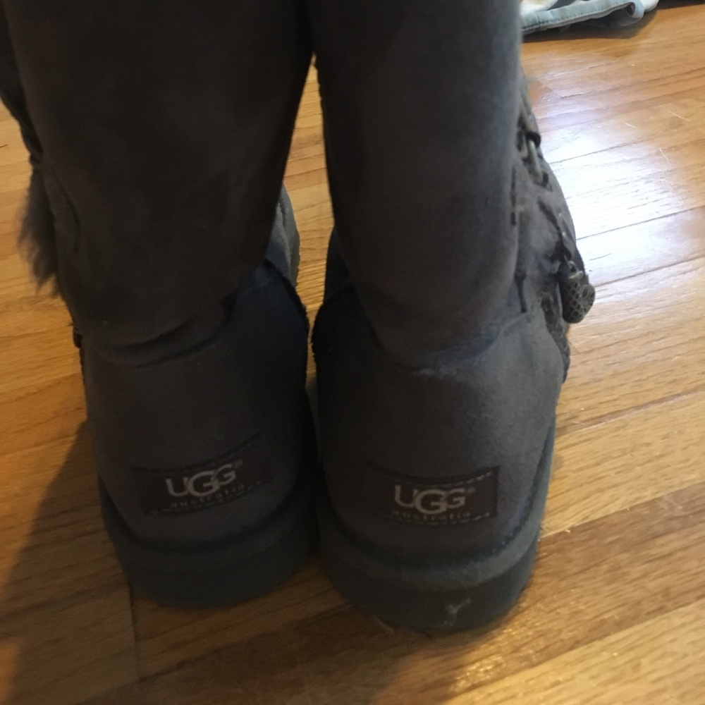 NEWER STYLED UGGS - Picture 2 of 5