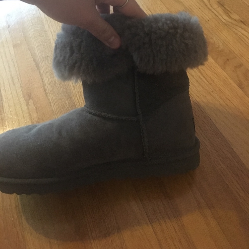 NEWER STYLED UGGS - Picture 4 of 5