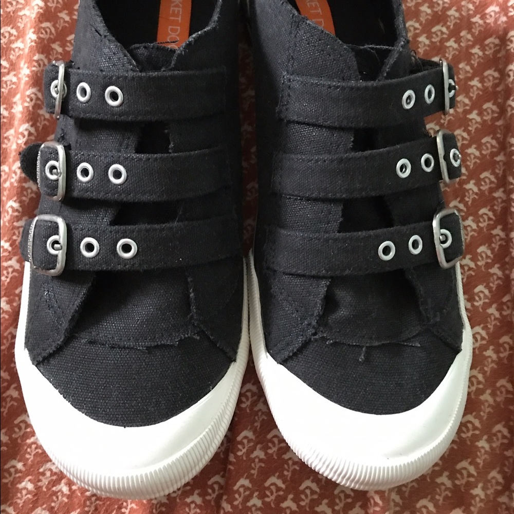 Rocket Dogs Tennis Shoes.