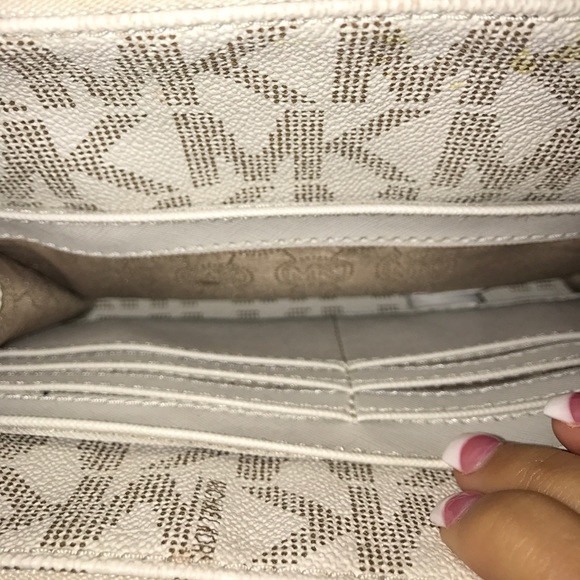 Michael Kors Crossbody Bag - Picture 2 of 4