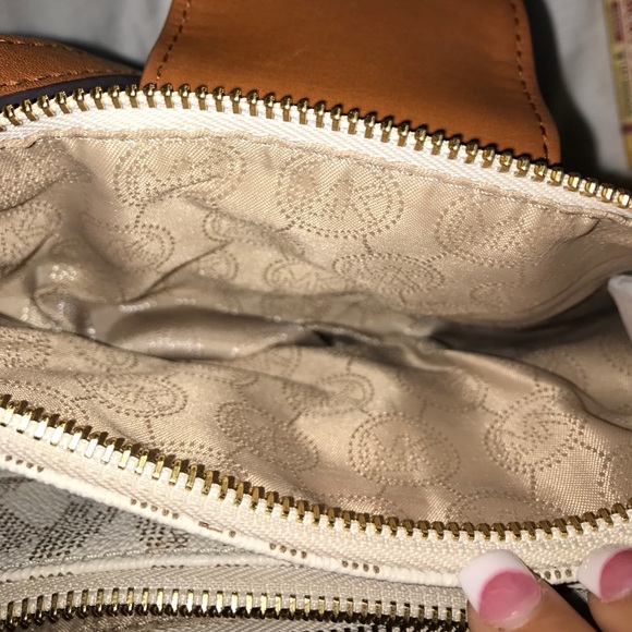 Michael Kors Crossbody Bag - Picture 4 of 4