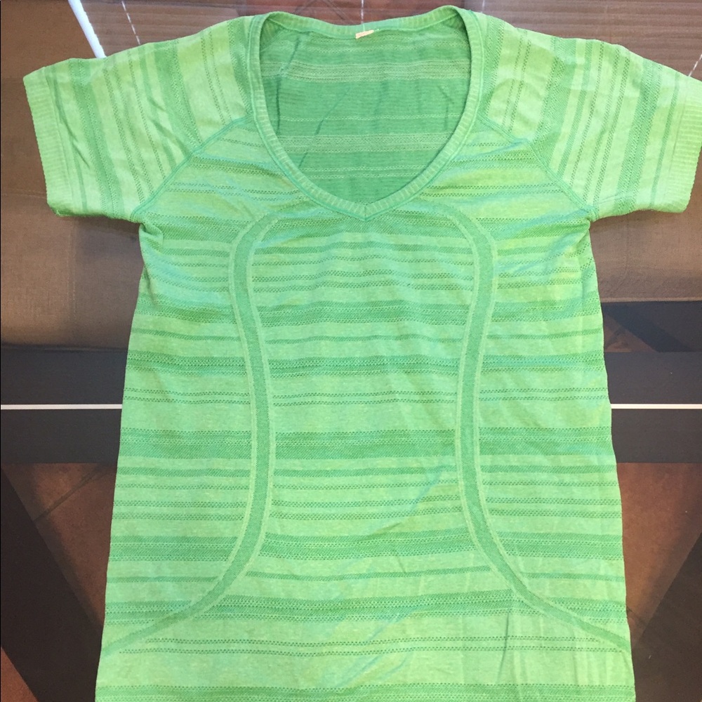 Lululemon tee size 6 green