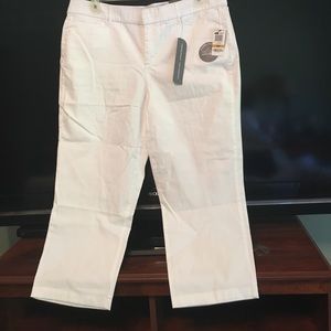 Really cute pair of ankle pants!