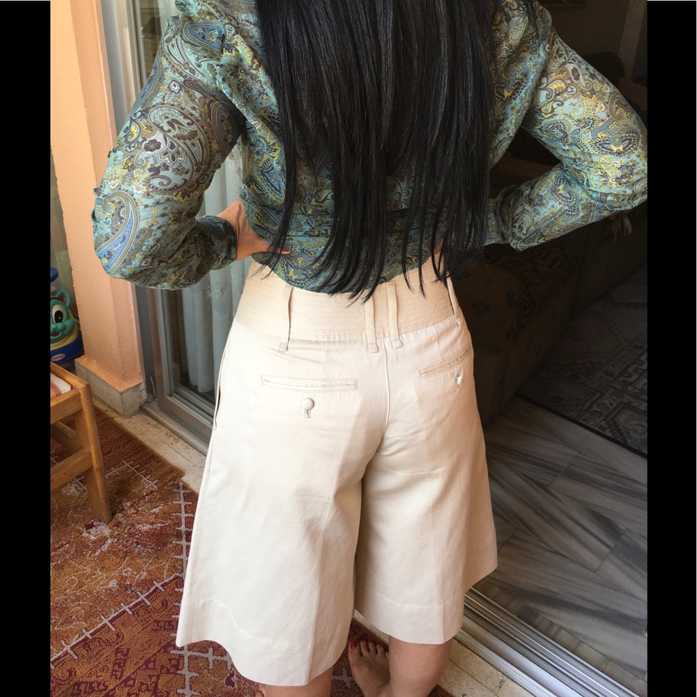 Massimo Dutti beige capri shorts