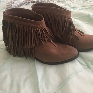 Super cute fringe booties