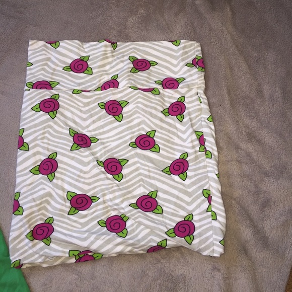 Mini skirts - Picture 2 of 2