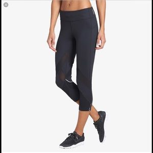 Zella 'Bees Knees' Slim Fit running capris.