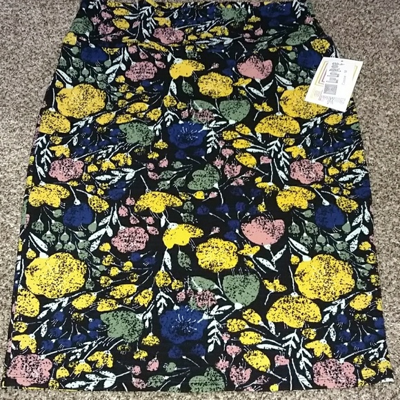 LuLaRoe Dresses & Skirts - GORGEOUS NWT Cassie skirt