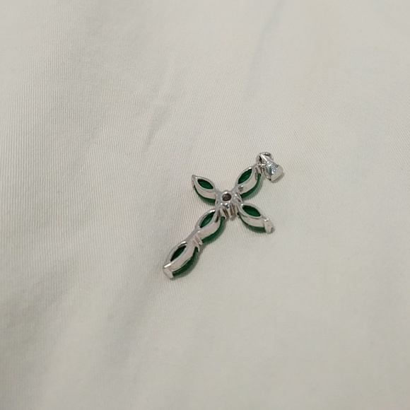 18 K White Gold Jade Cross Pendant - Picture 2 of 3