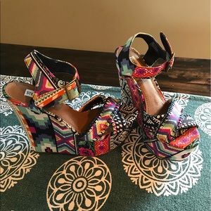 Steve Madden Multi-color tribal print wedges 7