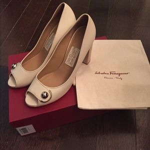 Ferragamo Cream Leather Pumps