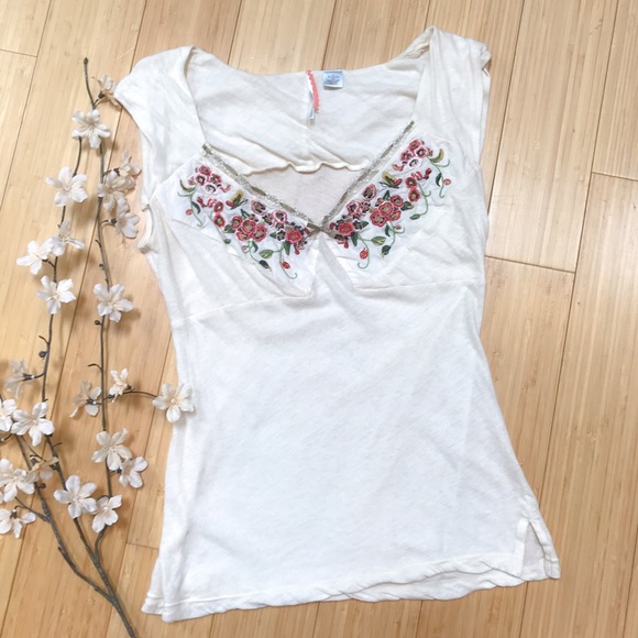 Anthropologie Tops - Anthropologie RICRAC cream roselet shirt, S.
