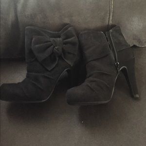 Gianni Bini size 5.5 booties