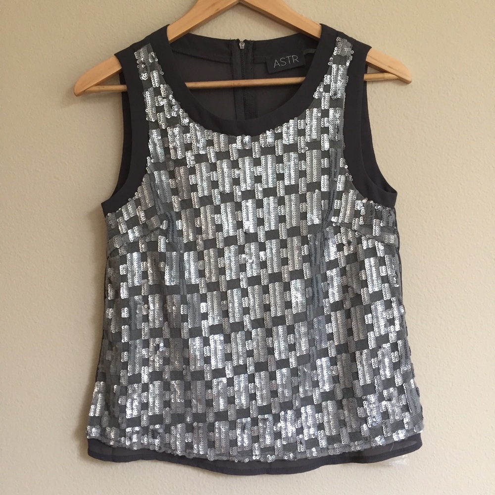ASTR Silver Sequence Pattern Grey Top XS