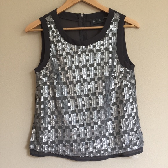 ASTR Silver Sequence Pattern Grey Top XS - Picture 1 of 5