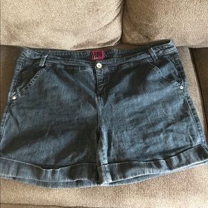 Torrid Denim size 26 cuffed shorts