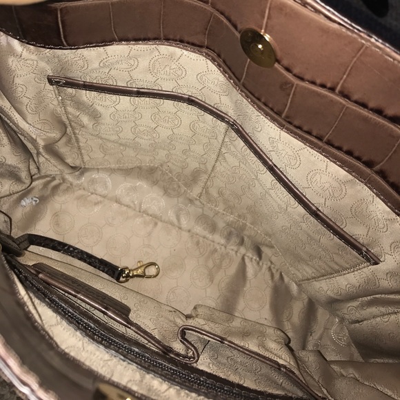 AUTHENTIC MICHEAL KORS BAG - Picture 8 of 8