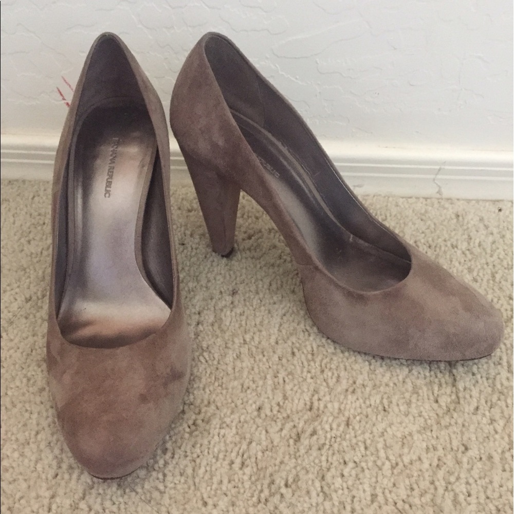 Banana Republic Grey Suede Pumps
