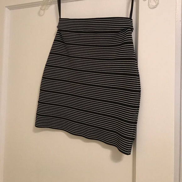 Bcbg skirt - Picture 3 of 3