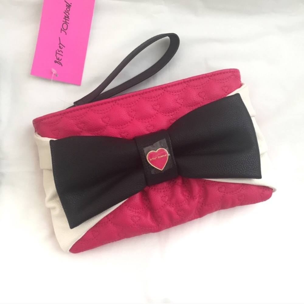 ⚡️Final Price⚡️Betsey Johnson Large Bow Wristlet
