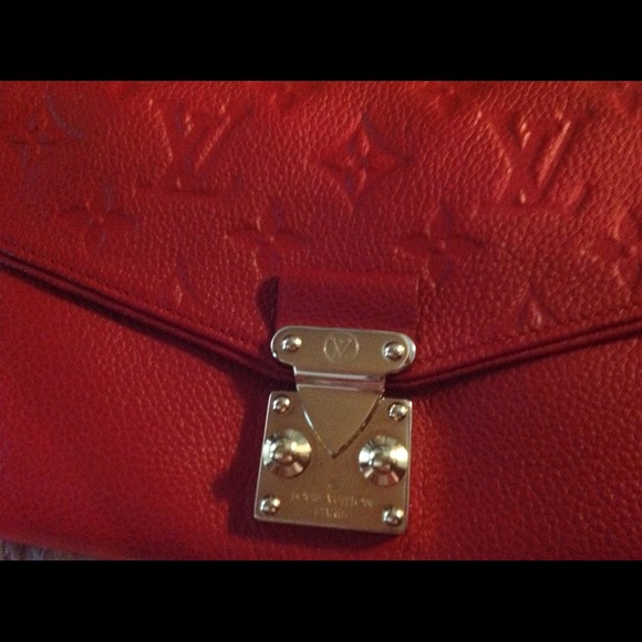 SOLD HPπLouis Vuitton St. Germain Pouchette - Picture 4 of 4