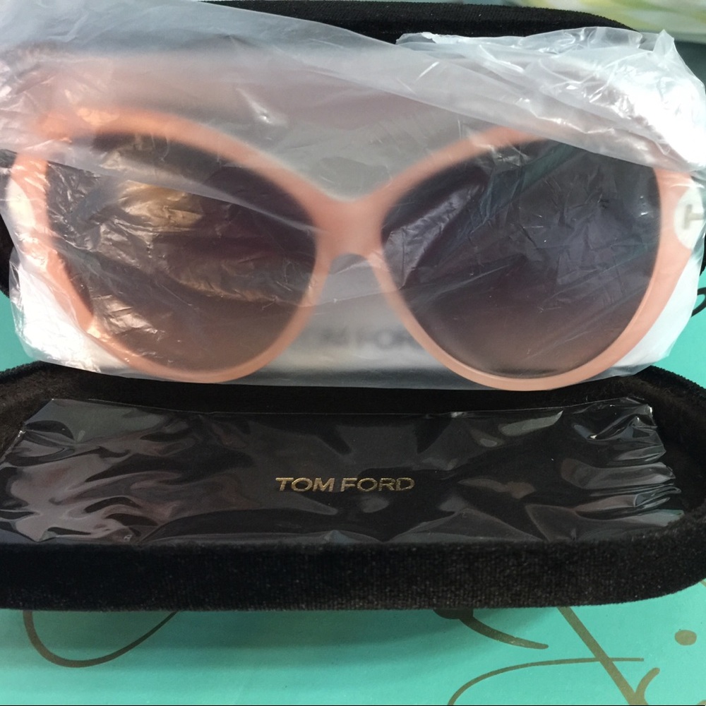 Tom Ford sunglasses BNIB - Picture 2 of 6