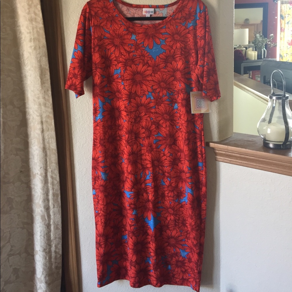 NWT BLUE AND RED JULIA LULAROE LARGE Floral