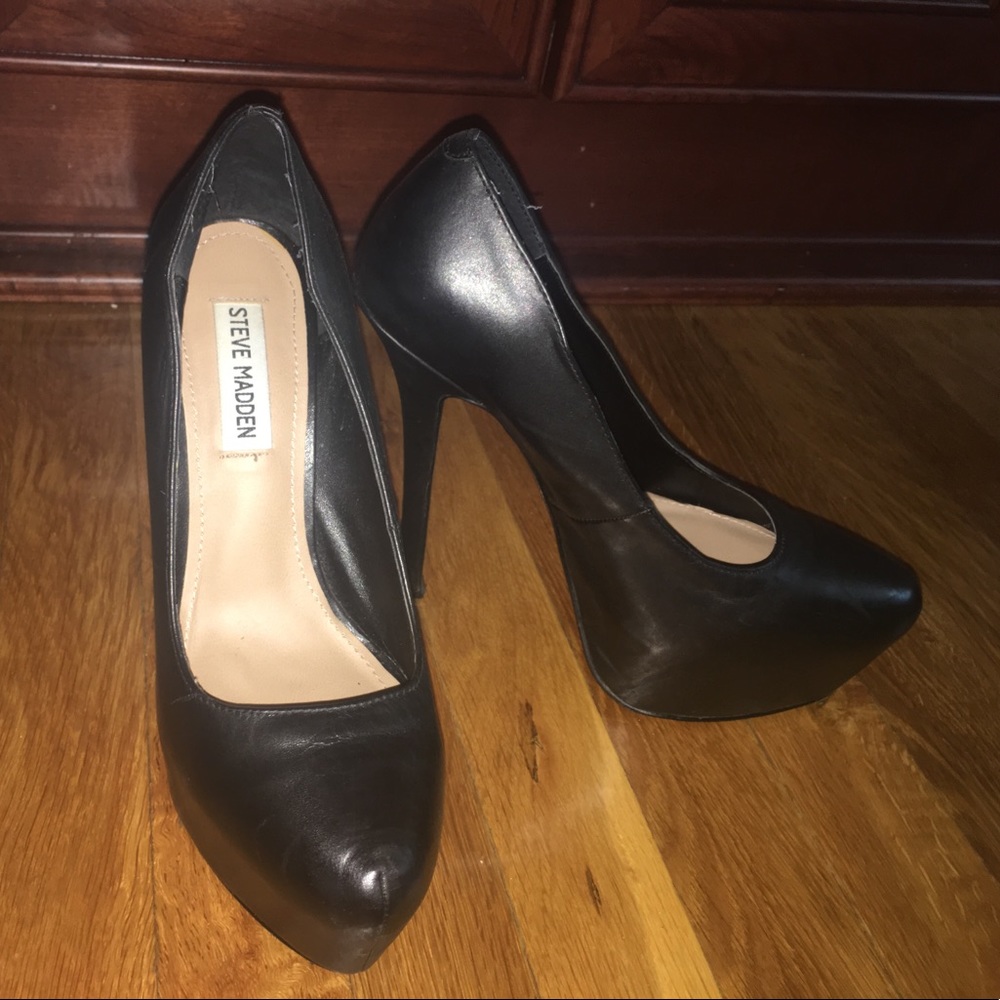 Steve Madden Black Pumps