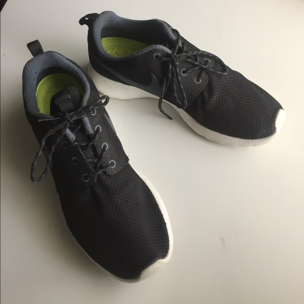 Nike Roshe One Shoes