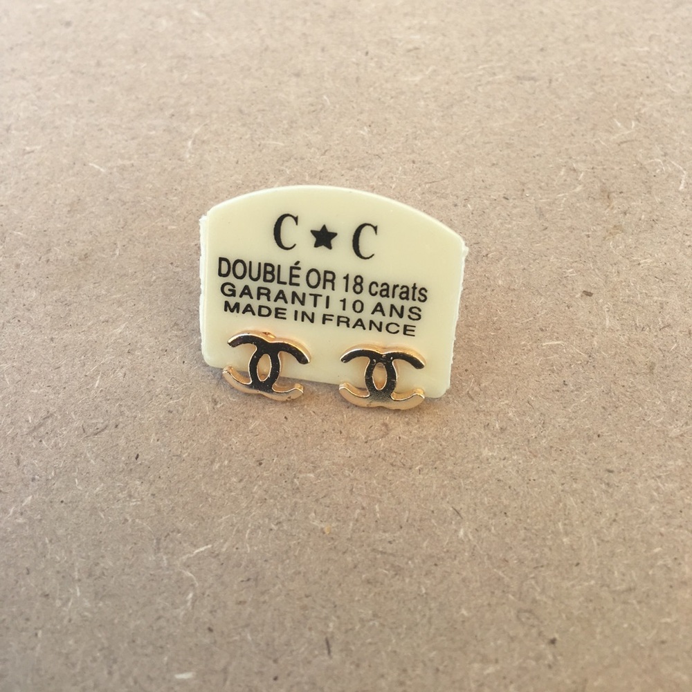 Channel gold plated studs