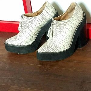 The FINK booties by JC