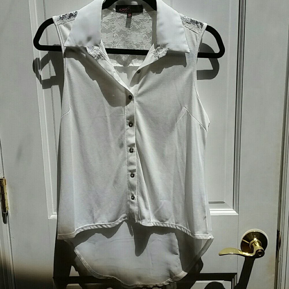 White button down collared sleeveless high-low top