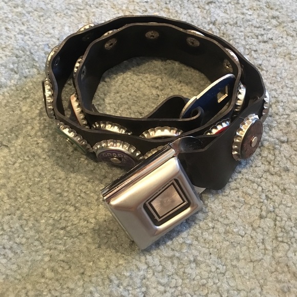 Recycled Revolution - Bottle cap belt - Picture 1 of 4