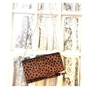 Animal print over size clutch w/crossby chain