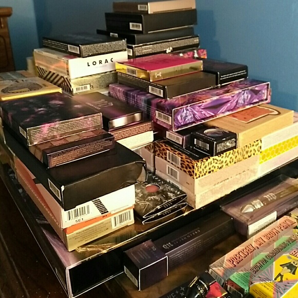 Authentic Makeup - Picture 2 of 8