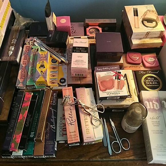 Authentic Makeup - Picture 3 of 8