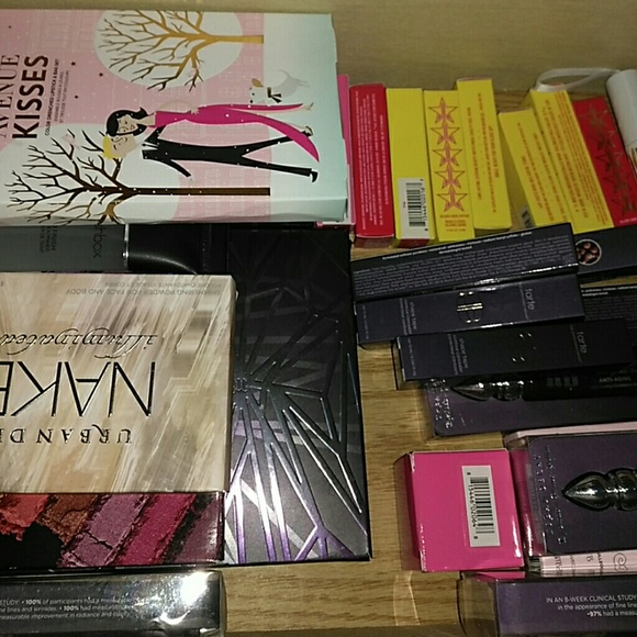 Authentic Makeup - Picture 6 of 8